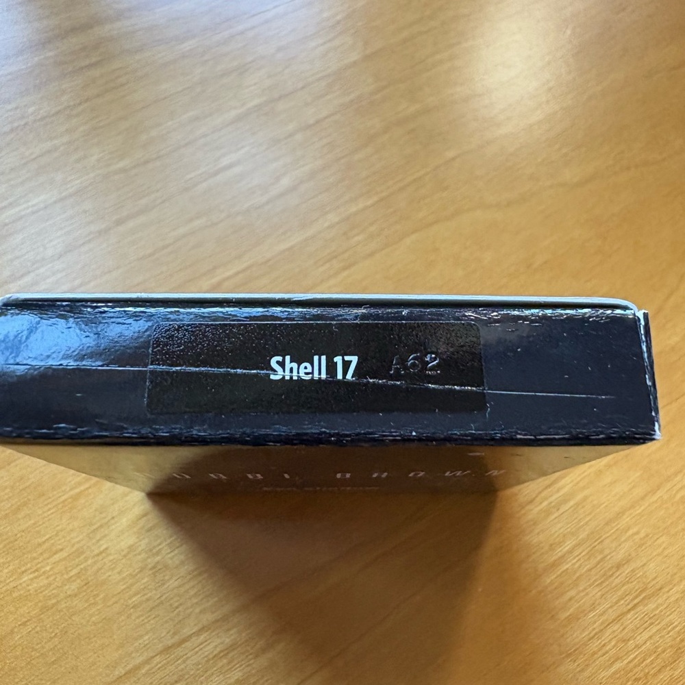 Bobbi Brown Eyeshadow, Shell 17, Soft Pink - Picture 2 of 3